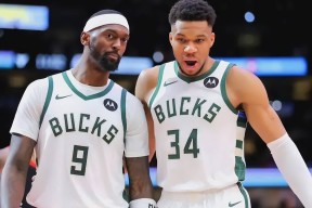 开云体育官网-雄鹿球员公开质疑裁判判罚尺度，引争议，国际关系网站.-开云体育官网